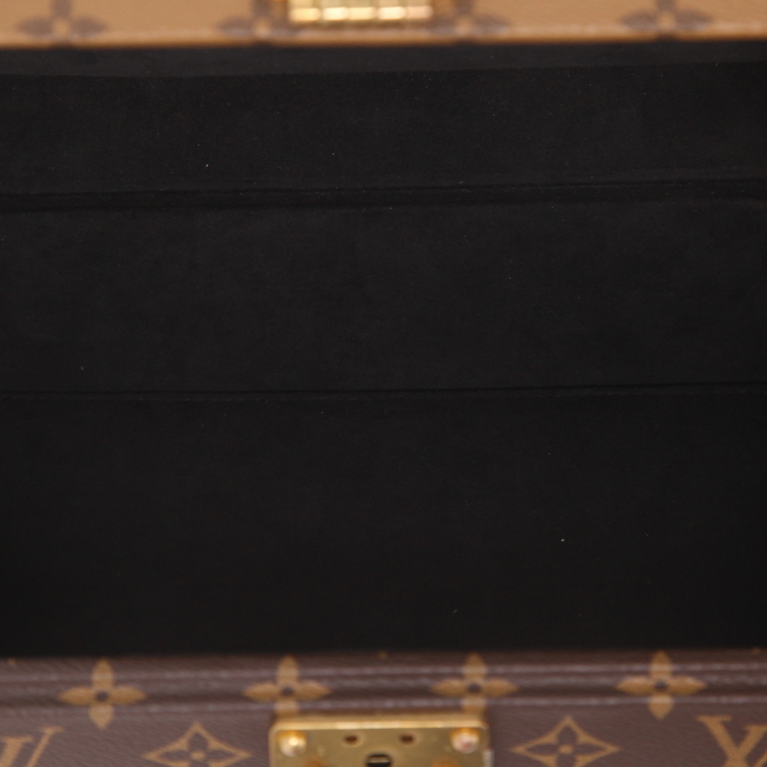 Louis Vuitton  Coffret Trésor 24 in brown bicolor  "Reverse" monogram canvas  and black leather - Detail D3