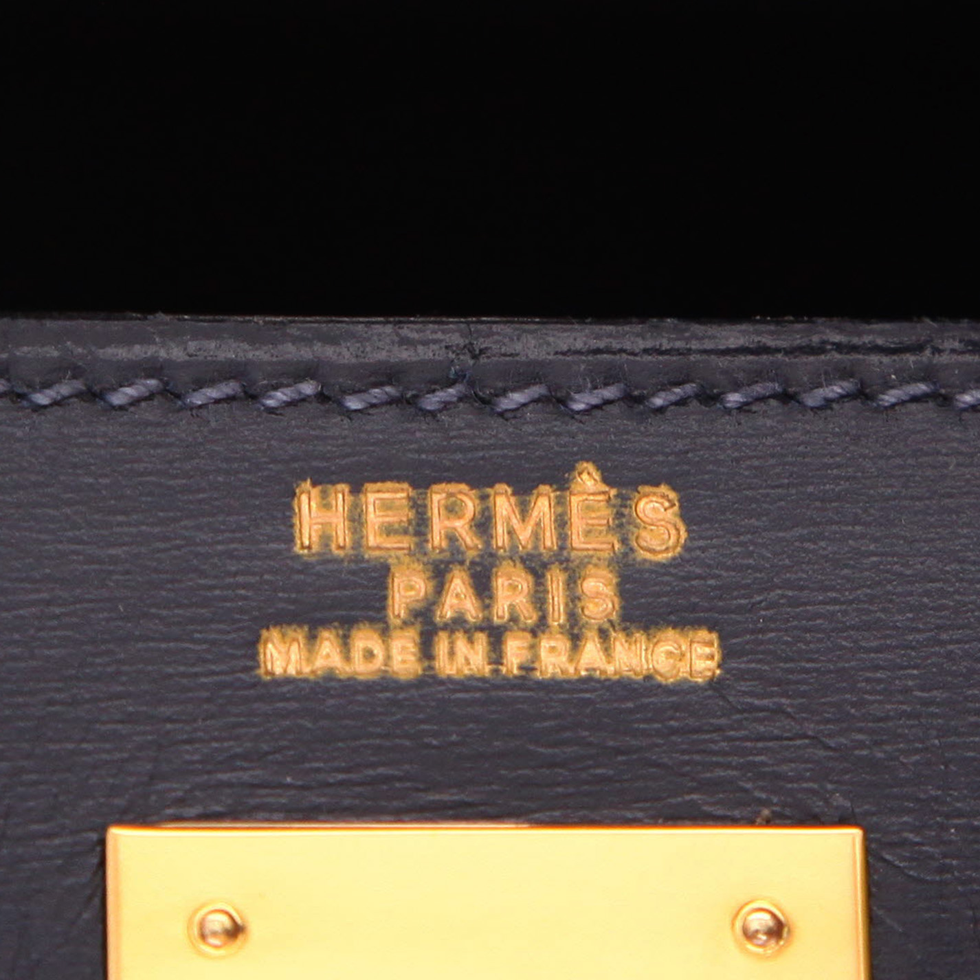 Hermès  Kelly 32 cm handbag  in navy blue box leather - Detail D2
