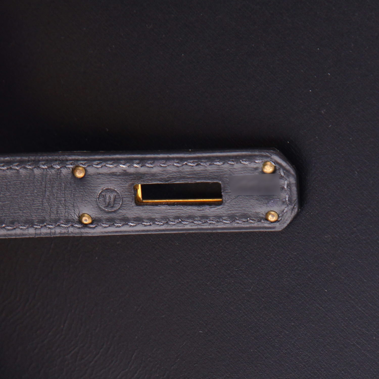 Bolso de mano Hermès  Kelly 32 cm en cuero box azul marino - Detail D4