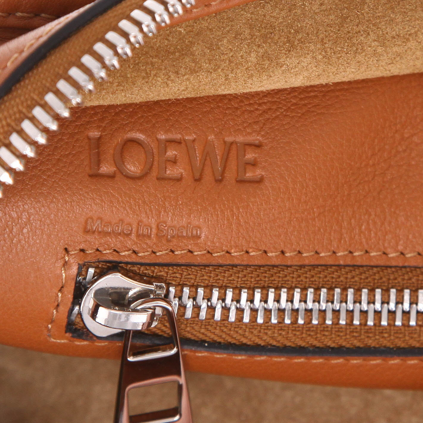 Borsa Loewe  Amazona in pelle gold e Veau velours marrone - Detail D2