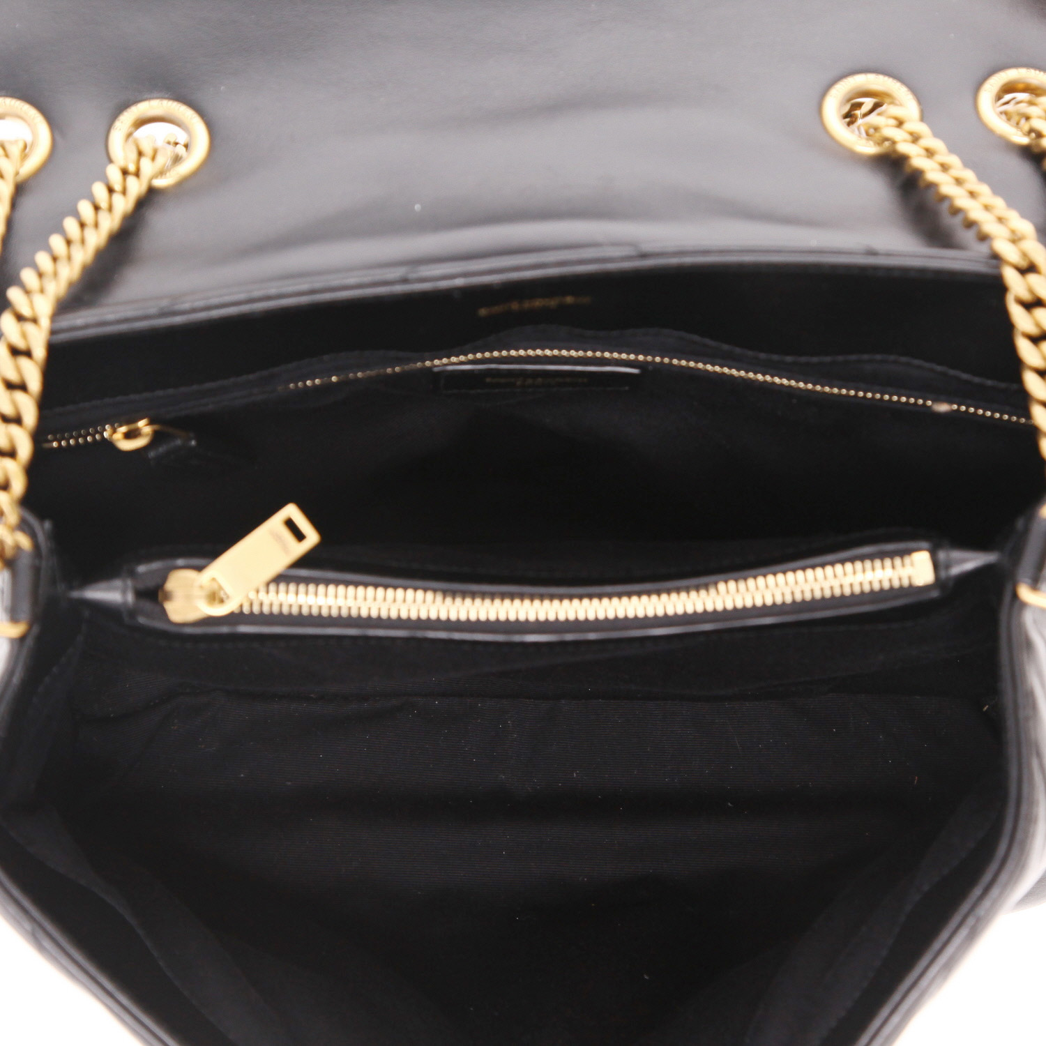 Bolso bandolera Saint Laurent  Loulou modelo mediano  en cuero acolchado con motivos de espigas negro - Detail D3