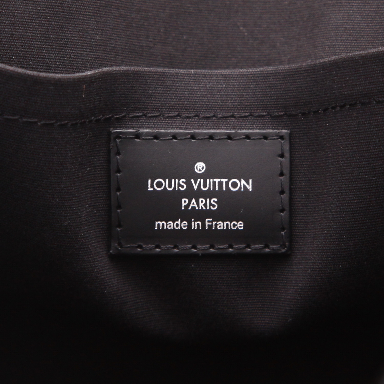 Sac à main Louis Vuitton  Madeleine en cuir épi noir - Detail D2