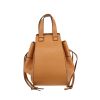 Bolso bandolera Loewe  Hammock en cuero color oro - 360 thumbnail