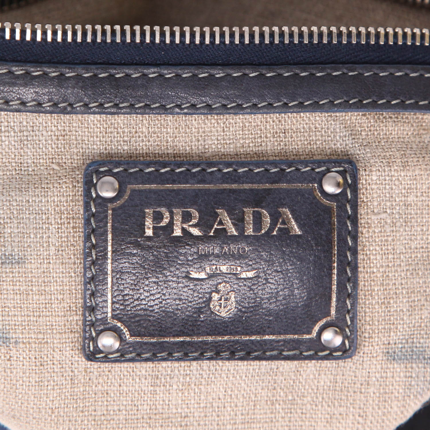Sac à main Prada   en denim bleu - Detail D2
