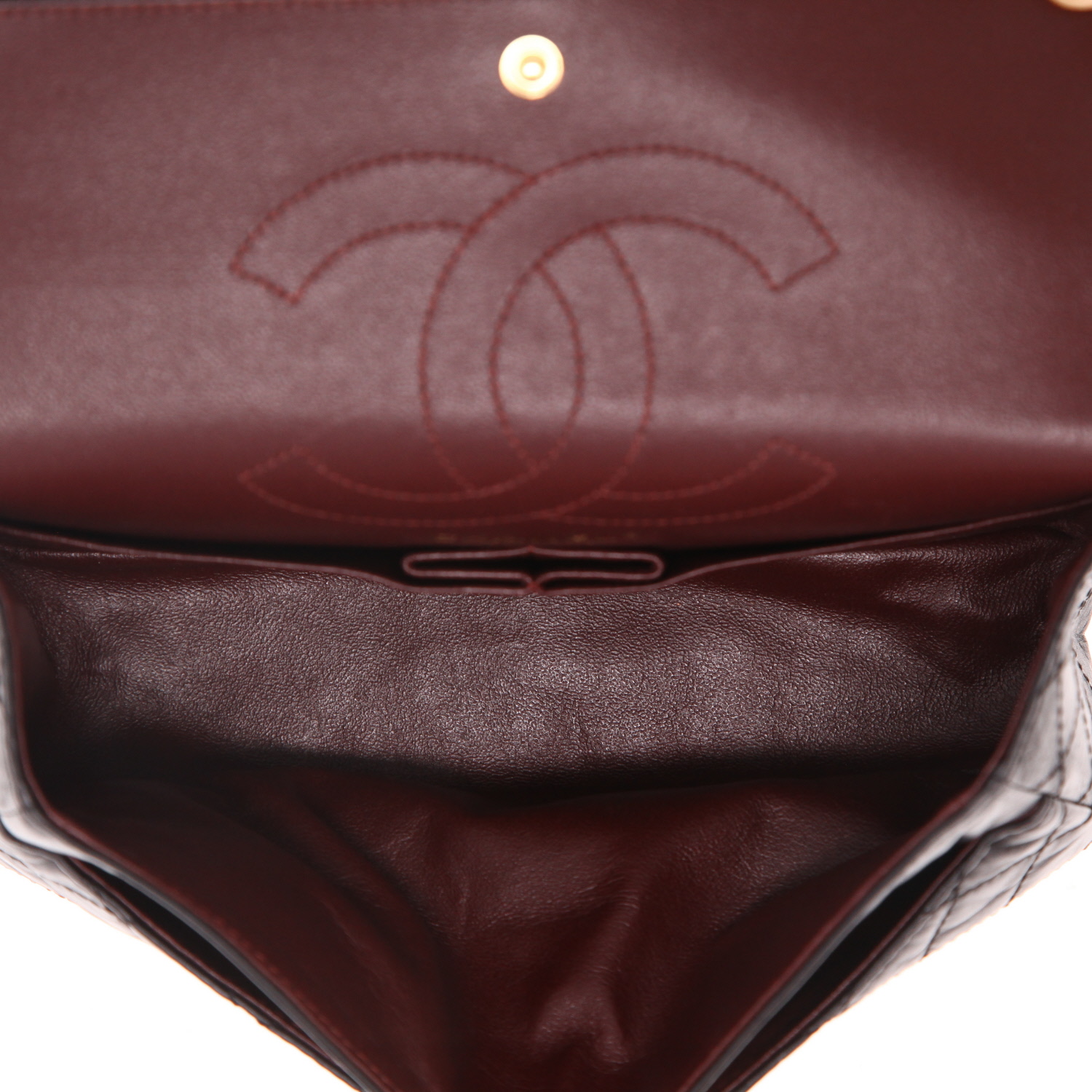 Sac à main Chanel 2.55 Charms en cuir matelassé noir - Detail D3