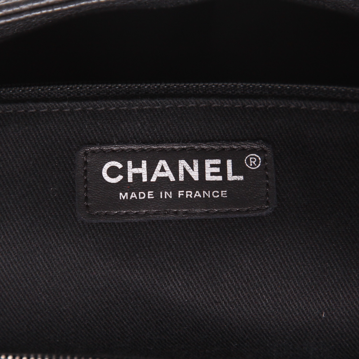 Bolso Cabás Chanel   en cuero granulado gris oscuro - Detail D2