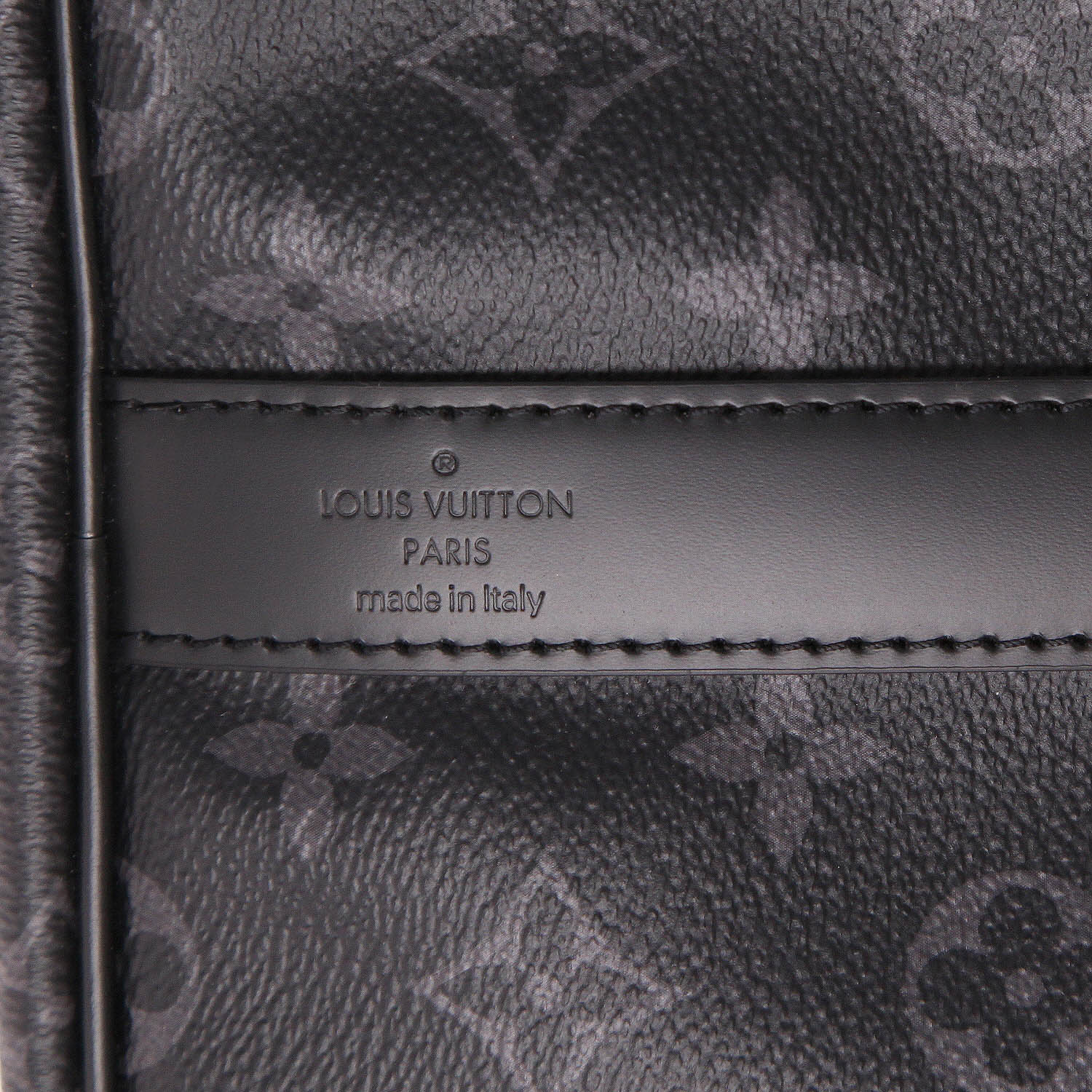 Borsa da viaggio Louis Vuitton  Keepall 55 in tela monogram grigio Graphite e pelle nera - Detail D6
