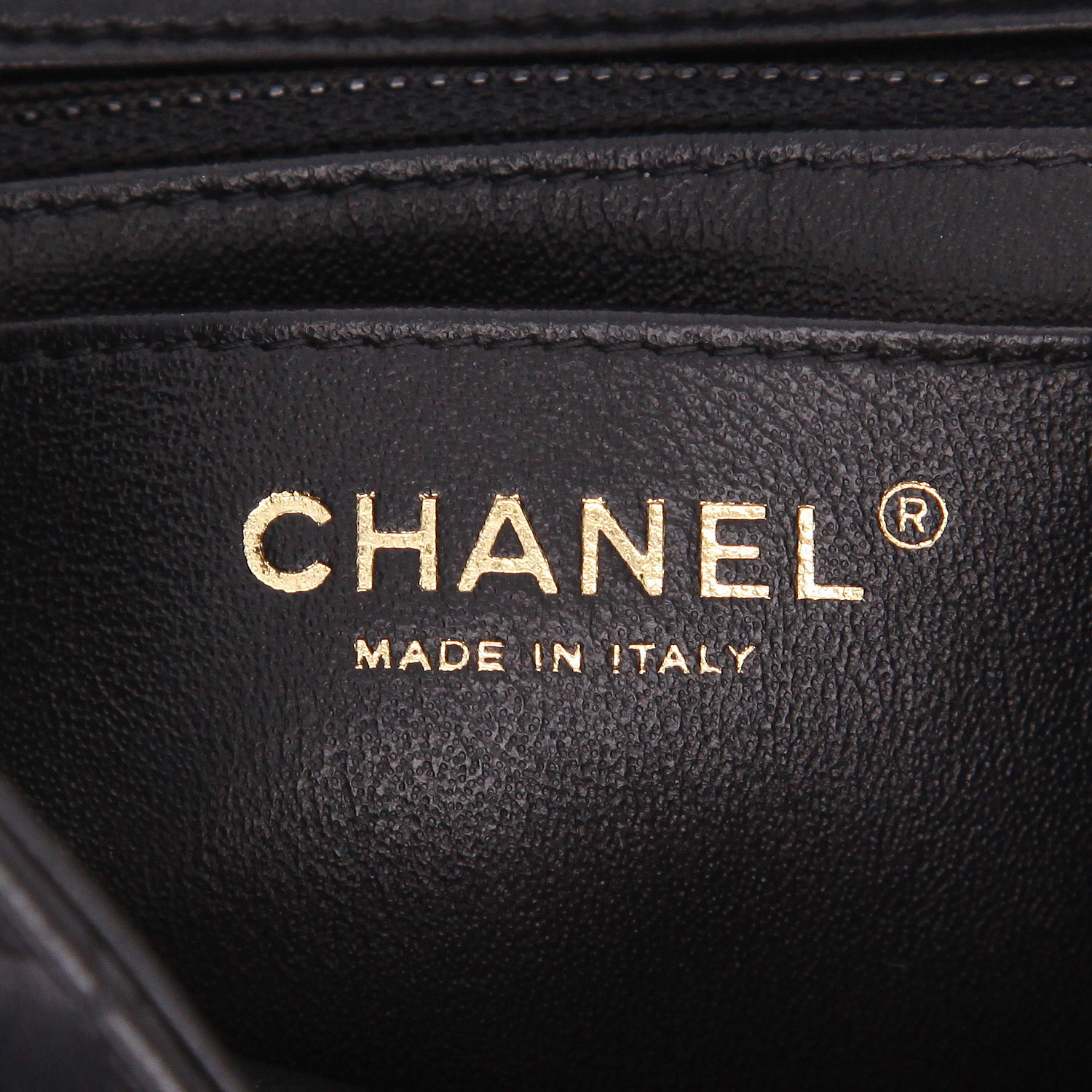 Bolso bandolera Chanel  Timeless Mini en cuero acolchado negro - Detail D2