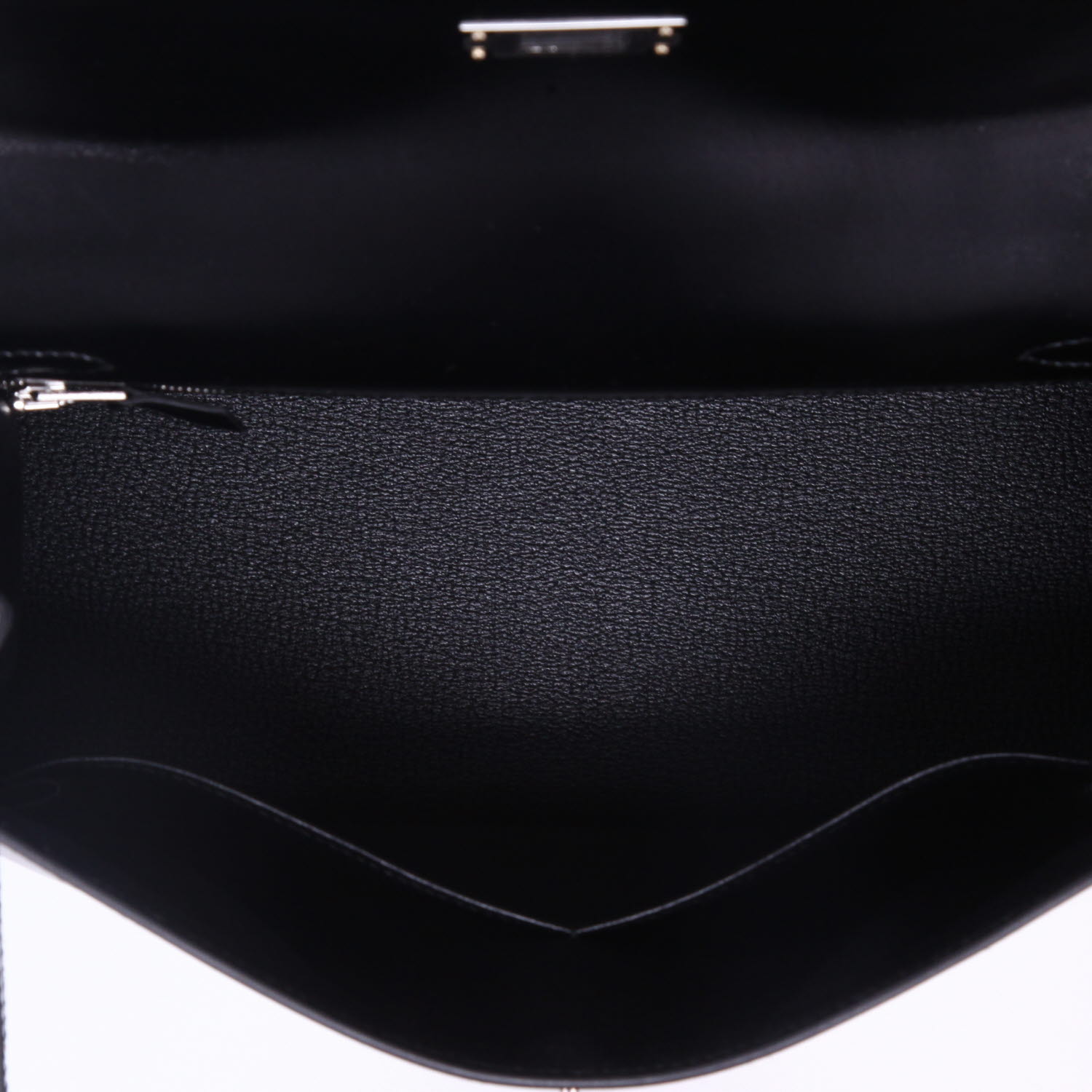 Bolso de mano Hermès  Kelly 28 cm en cuero box negro - Detail D3