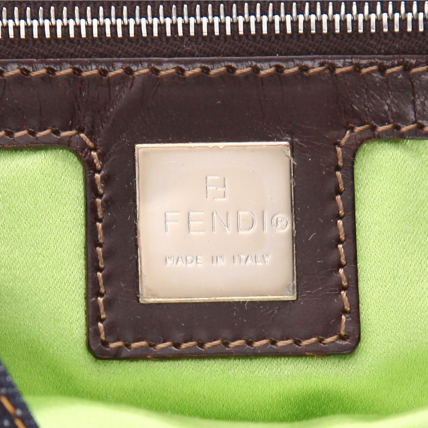 Bolso de mano Fendi  Baguette en denim azul - Detail D2