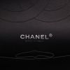 Sac bandoulière Chanel  Timeless Jumbo en cuir matelassé noir - Detail D2 thumbnail