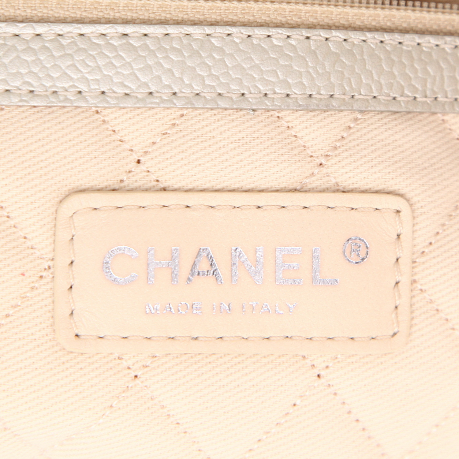 Chanel  Timeless handbag  in grey satin  and silver grained leather - Detail D2