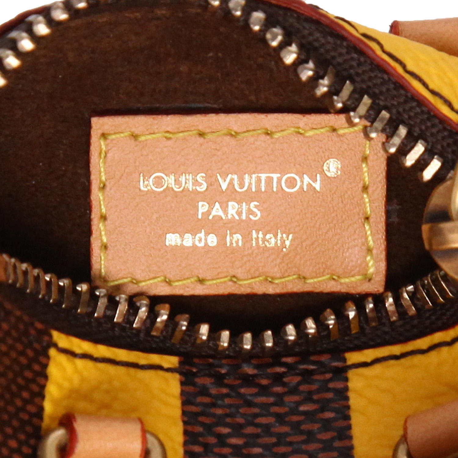 Louis Vuitton  Nano Speedy key-ring  in brown and yellow damier canvas  and natural leather - Detail D2