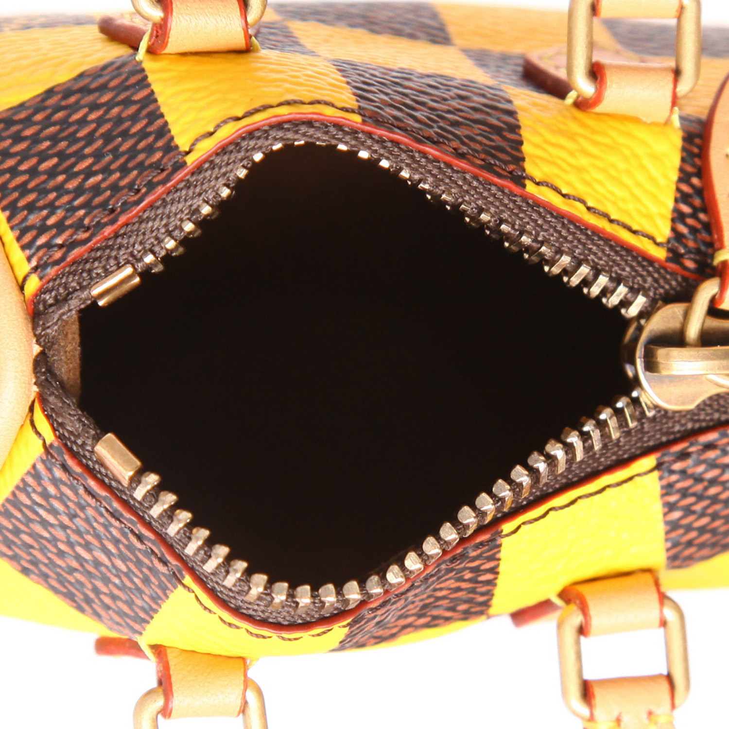 Porte-clef Louis Vuitton  Nano Speedy en toile damier enduite marron et jaune et cuir naturel - Detail D3
