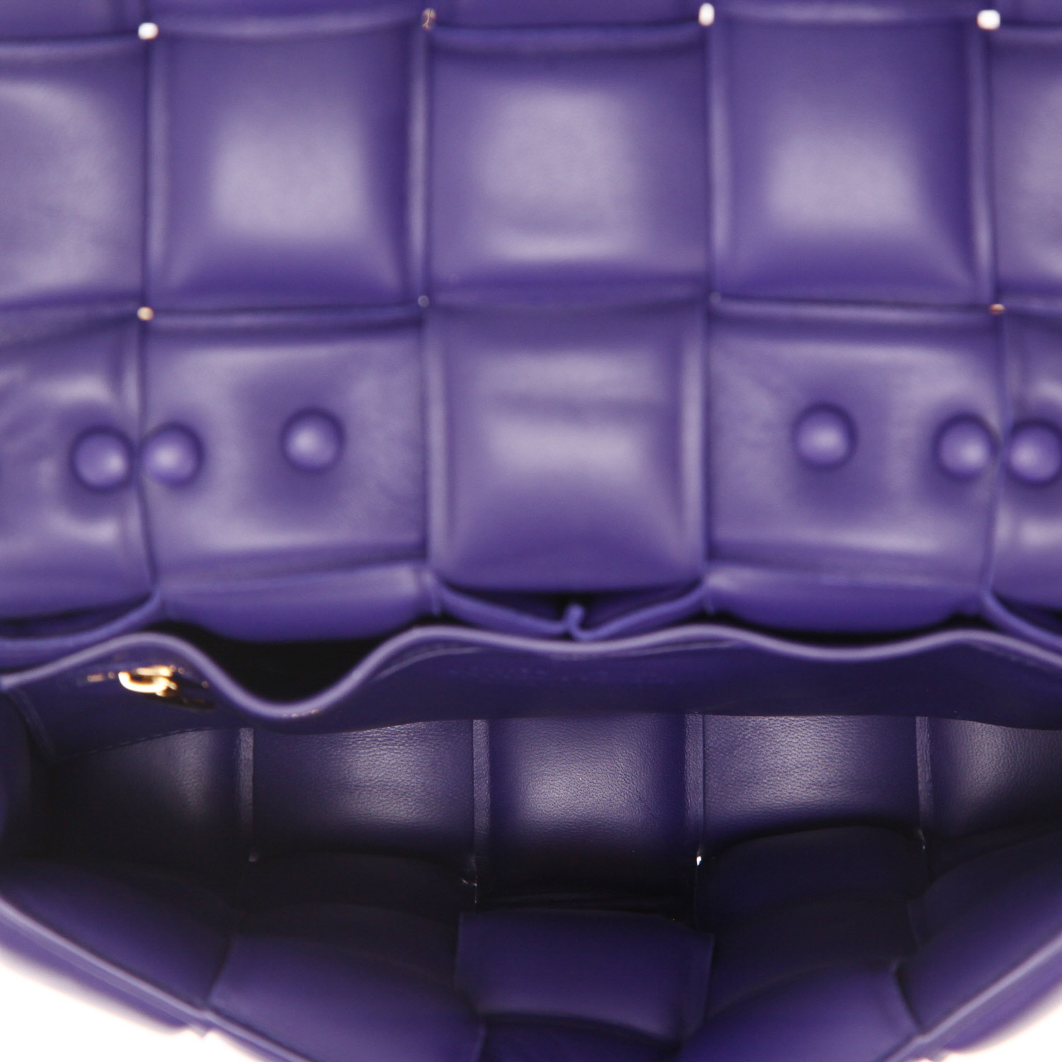 Sac bandoulière Bottega Veneta  Cassette en cuir tressé violet - Detail D3