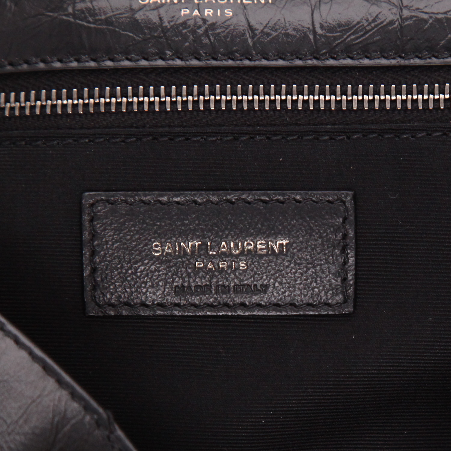 Bolso bandolera Saint Laurent  Niki modelo mediano  en cuero negro - Detail D2