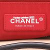 Bolso bandolera Chanel  Gabrielle  en cuero acolchado beige y cuero negro - Detail D2 thumbnail