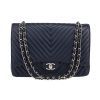 Chanel  Timeless Maxi Jumbo shoulder bag  in navy blue quilted grained leather - 360 thumbnail