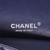 Chanel  Timeless Maxi Jumbo shoulder bag  in navy blue quilted grained leather - Detail D2 thumbnail