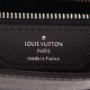 Borsa a tracolla Louis Vuitton  Milo in pelle taiga grigia - Detail D2 thumbnail