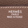 Bolso para llevar al hombro o en la mano Hermès  Birkin Shoulder en cuero togo marrón etoupe - Detail D2 thumbnail