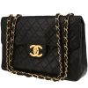 Chanel  Timeless Maxi Jumbo handbag  in black quilted leather - 00pp thumbnail