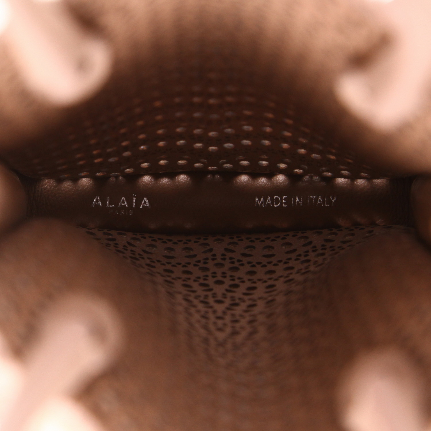 Alaïa   cellphone holder  in beige leather - Detail D3