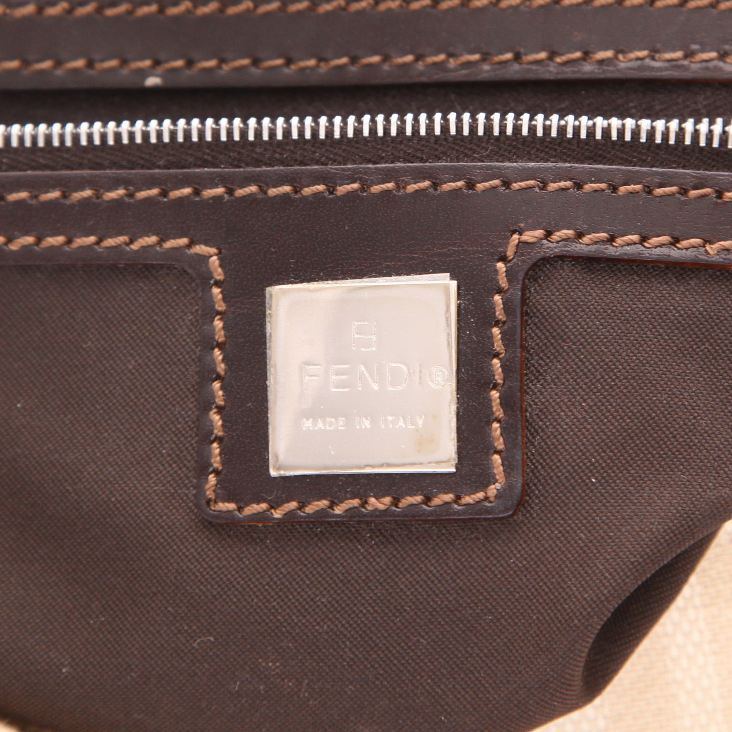 Fendi  Baguette handbag  in beige logo canvas  and brown leather - Detail D2