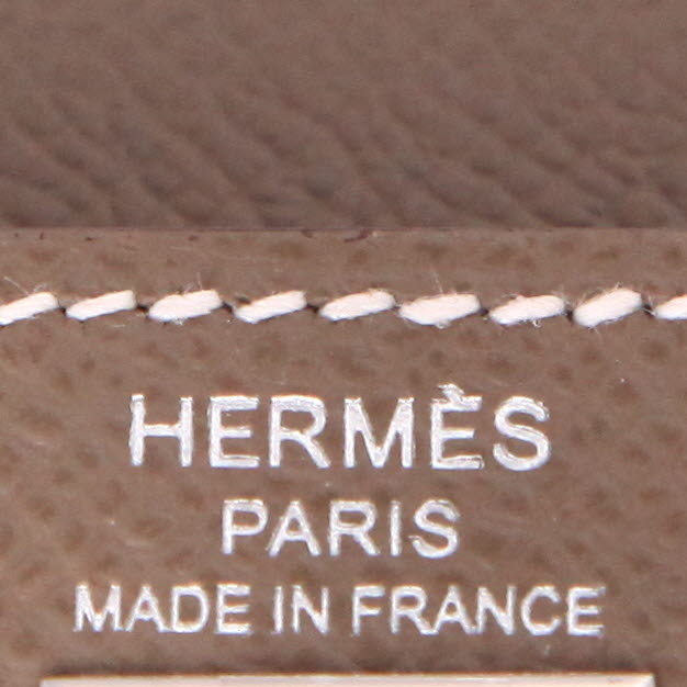 Sac à main Hermès  Kelly 25 cm en cuir epsom étoupe - Detail D2