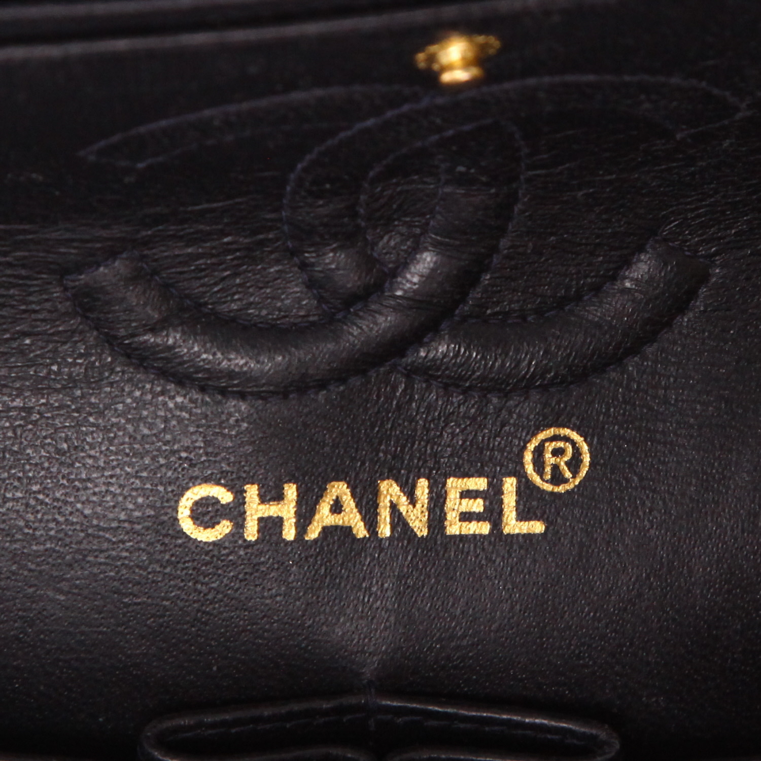 Borsa a tracolla Chanel  Timeless Petit in pelle martellata e trapuntata blu marino - Detail D2