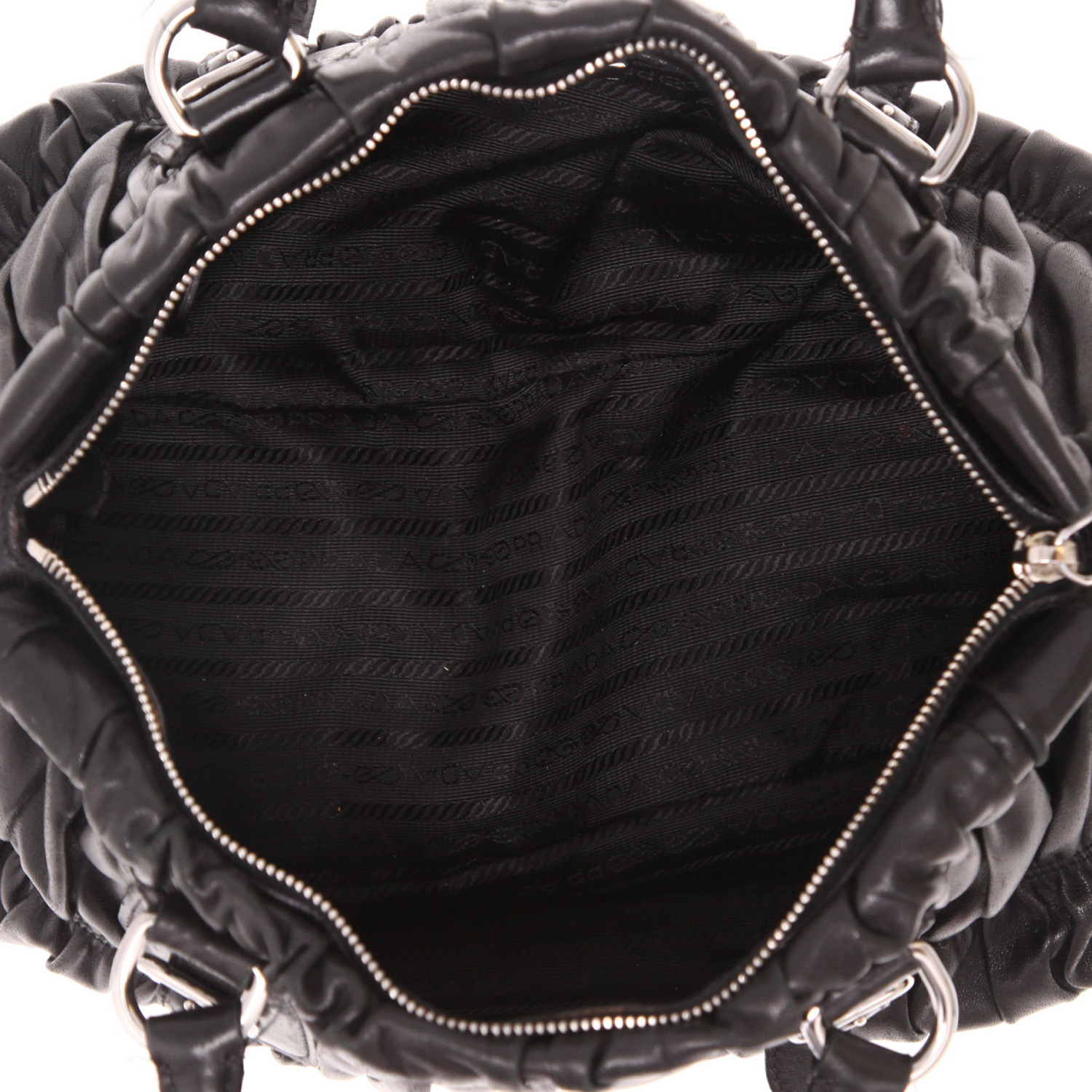 Sac à main Prada   en cuir gaufré noir - Detail D3