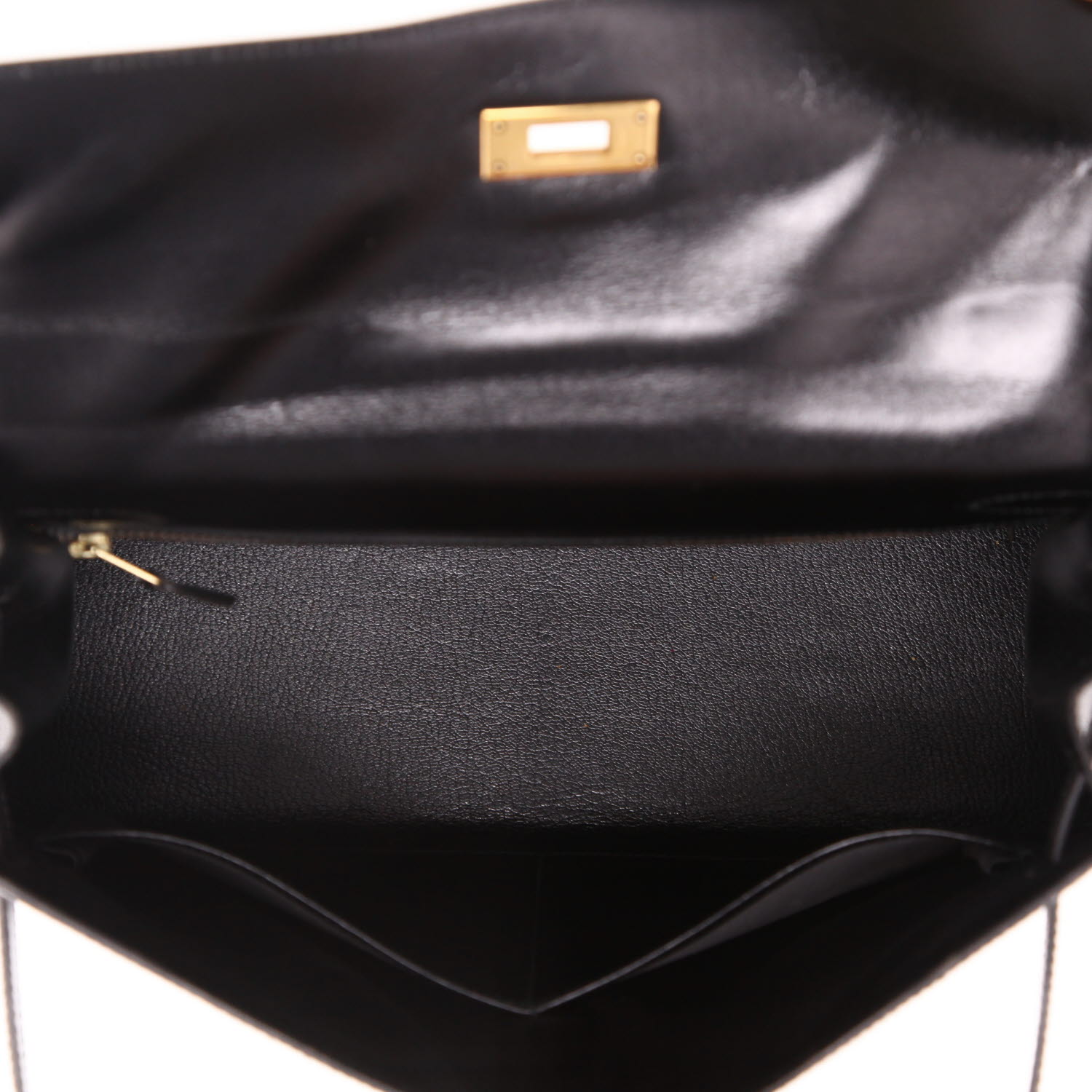 Hermès  Kelly 32 cm handbag  in black box leather - Detail D3