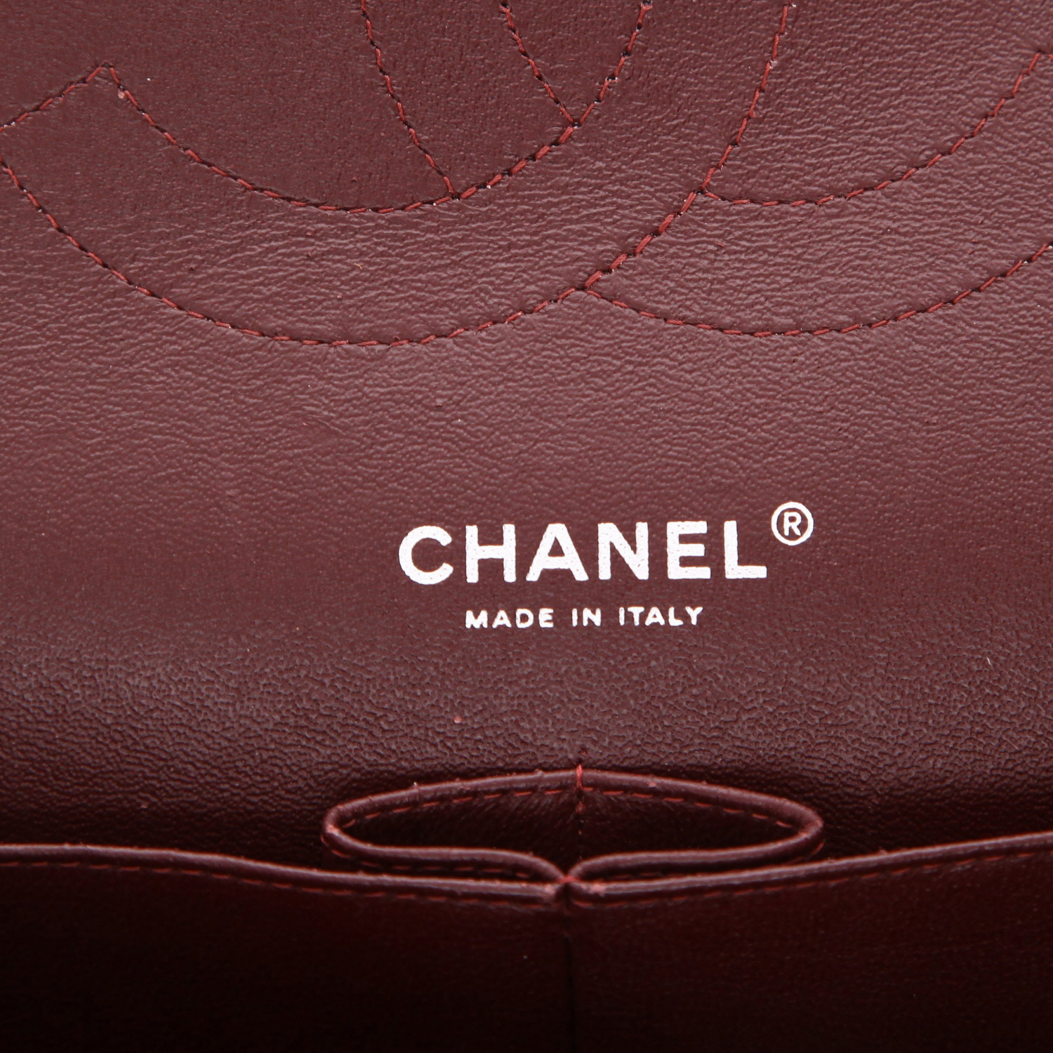 Sac à main Chanel  Timeless Jumbo en cuir grainé matelassé noir - Detail D2