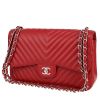 Chanel  Timeless Jumbo handbag  in red chevron quilted leather - 00pp thumbnail