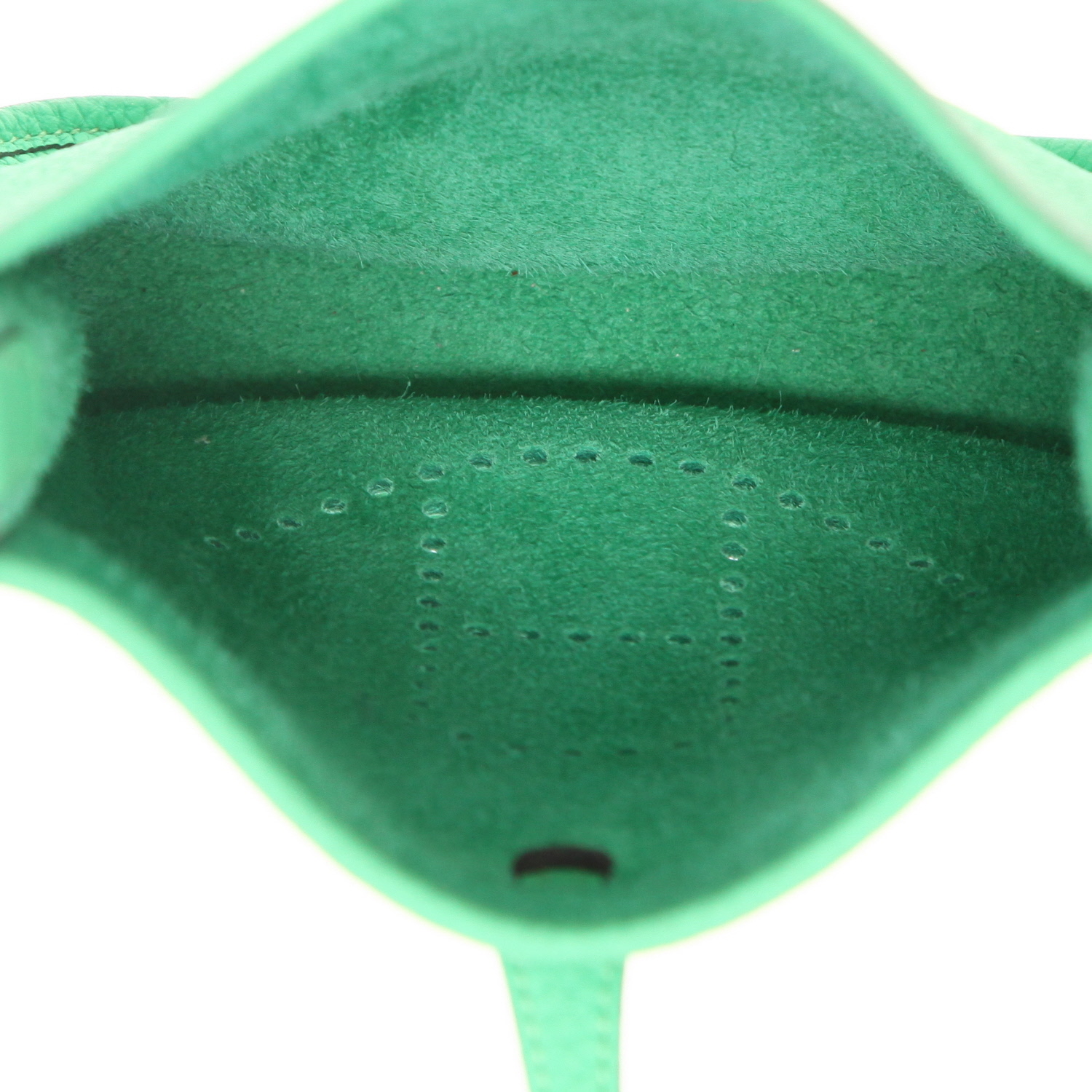 Sac bandoulière Hermès  Mini Evelyne en cuir taurillon clémence Vert Menthe - Detail D3