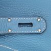 Hermès  Birkin Shoulder bag worn on the shoulder or carried in the hand  in blue jean togo leather - Detail D4 thumbnail