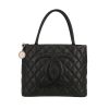 Bolso de mano Chanel  Medaillon en cuero granulado acolchado negro - 360 thumbnail