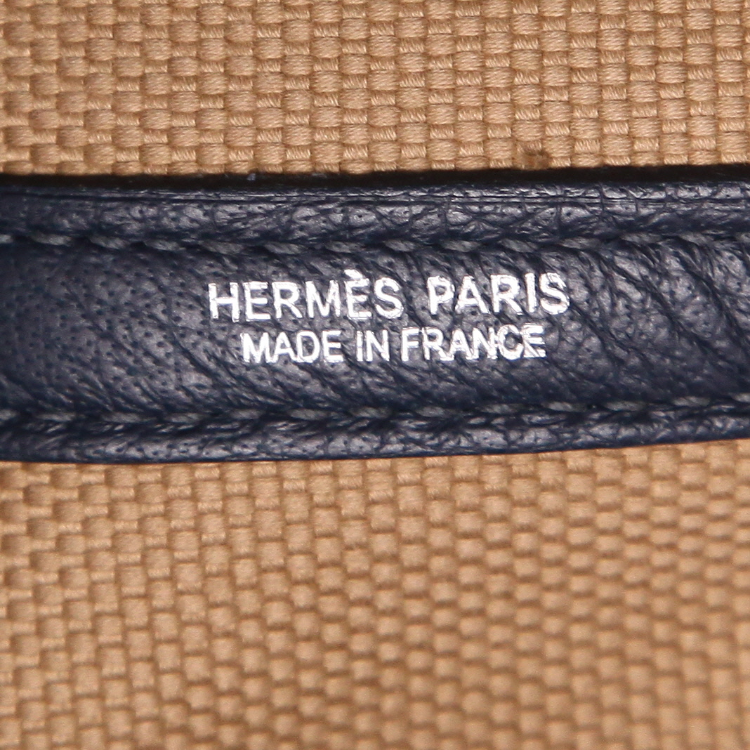 Sac cabas Hermès  Garden Party en toile bleue et beige et cuir bleu - Detail D2