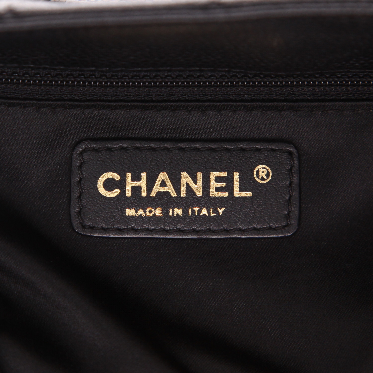 Borsa Chanel  Shopping GST in pelle martellata e trapuntata nera - Detail D2