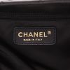 Sac à main Chanel  Shopping GST en cuir grainé matelassé noir - Detail D2 thumbnail