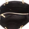 Sac à main Chanel  Shopping GST en cuir grainé matelassé noir - Detail D3 thumbnail