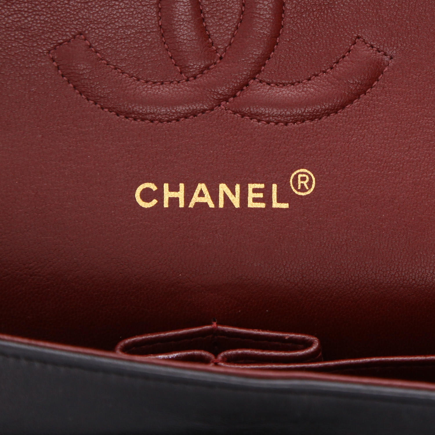 Bolso de mano Chanel  Timeless Classic en cuero acolchado negro - Detail D2