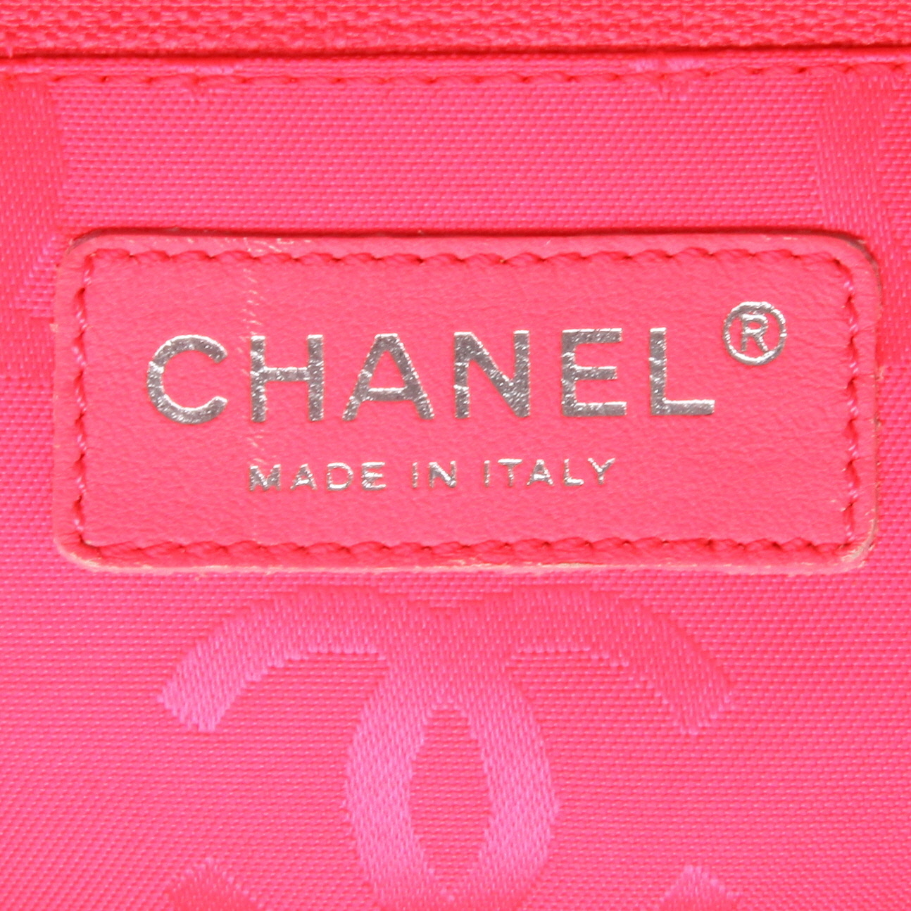 Chanel  Cambon handbag  in black and white quilted leather - Detail D2
