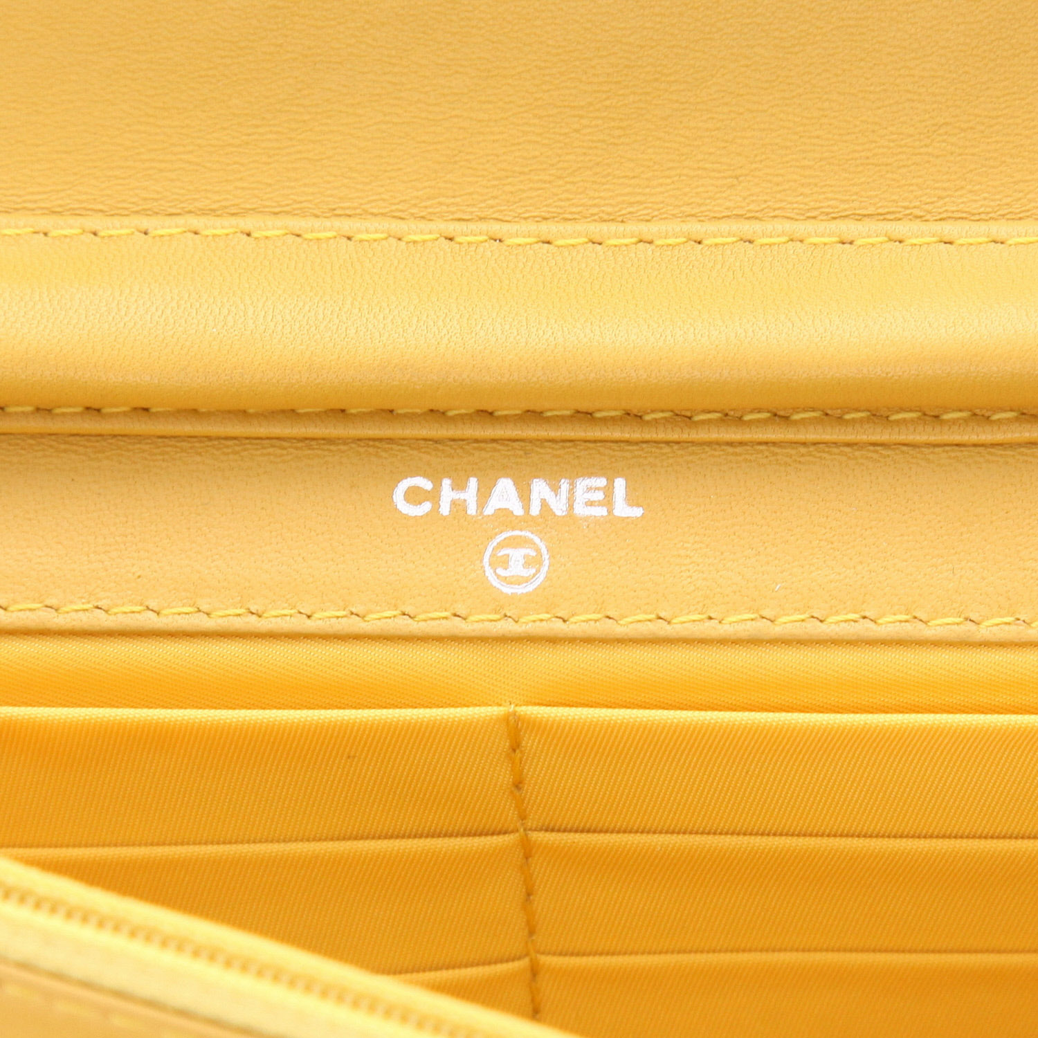 Bolso bandolera Chanel  Wallet on Chain en lona amarilla - Detail D2