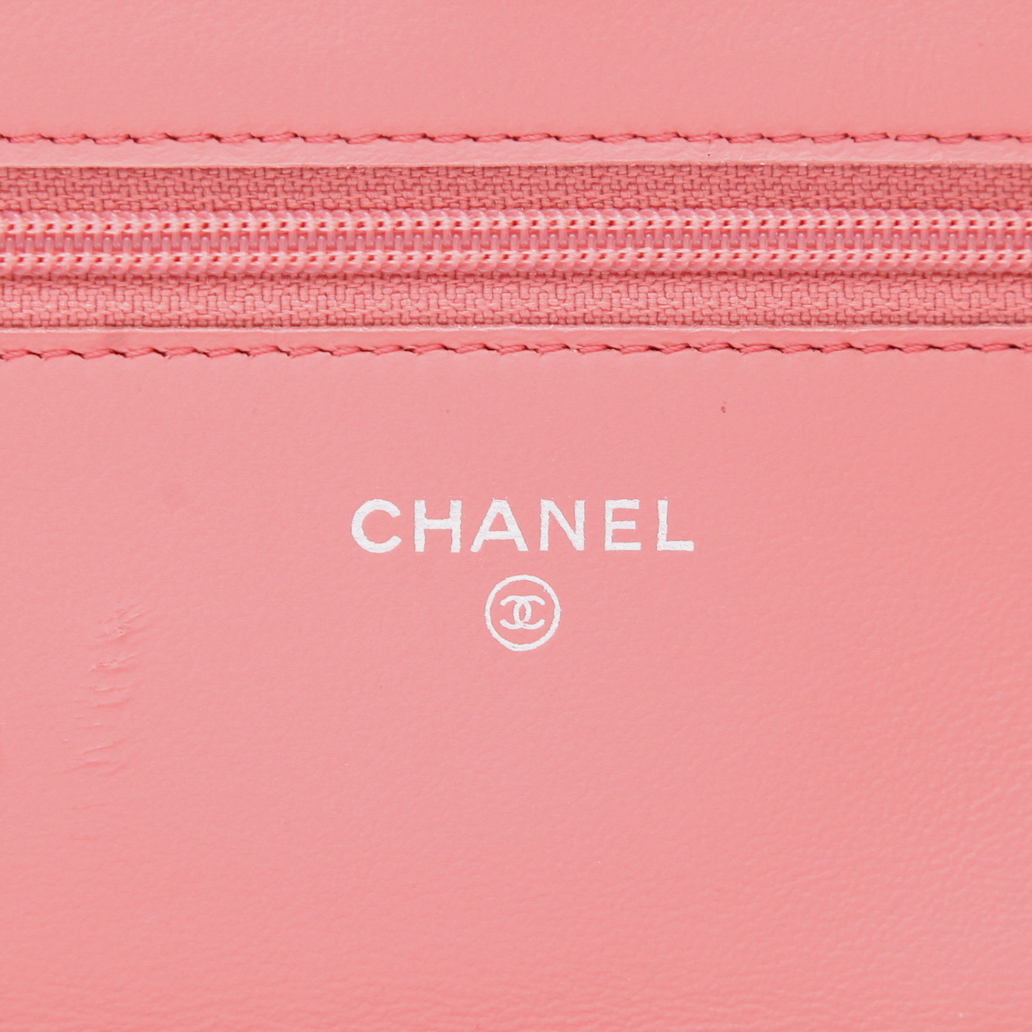 Bolso bandolera Chanel  Wallet on Chain en cuero acolchado rosa - Detail D2