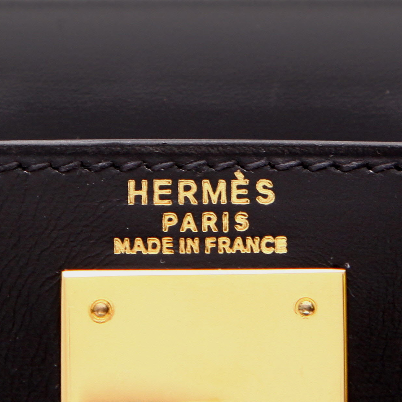 Hermès  Kelly 28 cm handbag  in black box leather - Detail D2