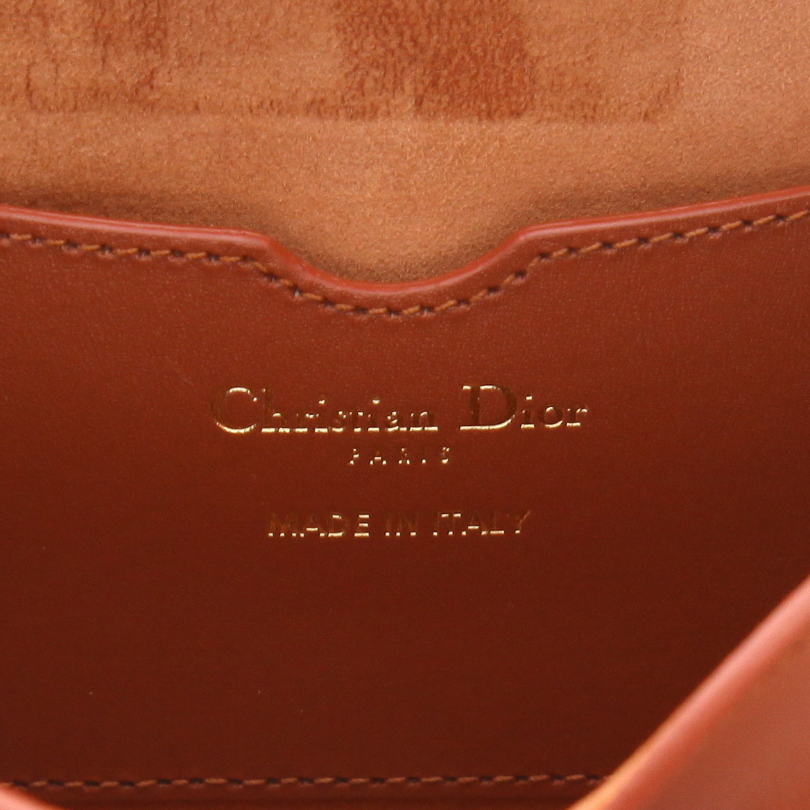 Bolso bandolera Dior  Bobby modelo mediano  en cuero marrón - Detail D2