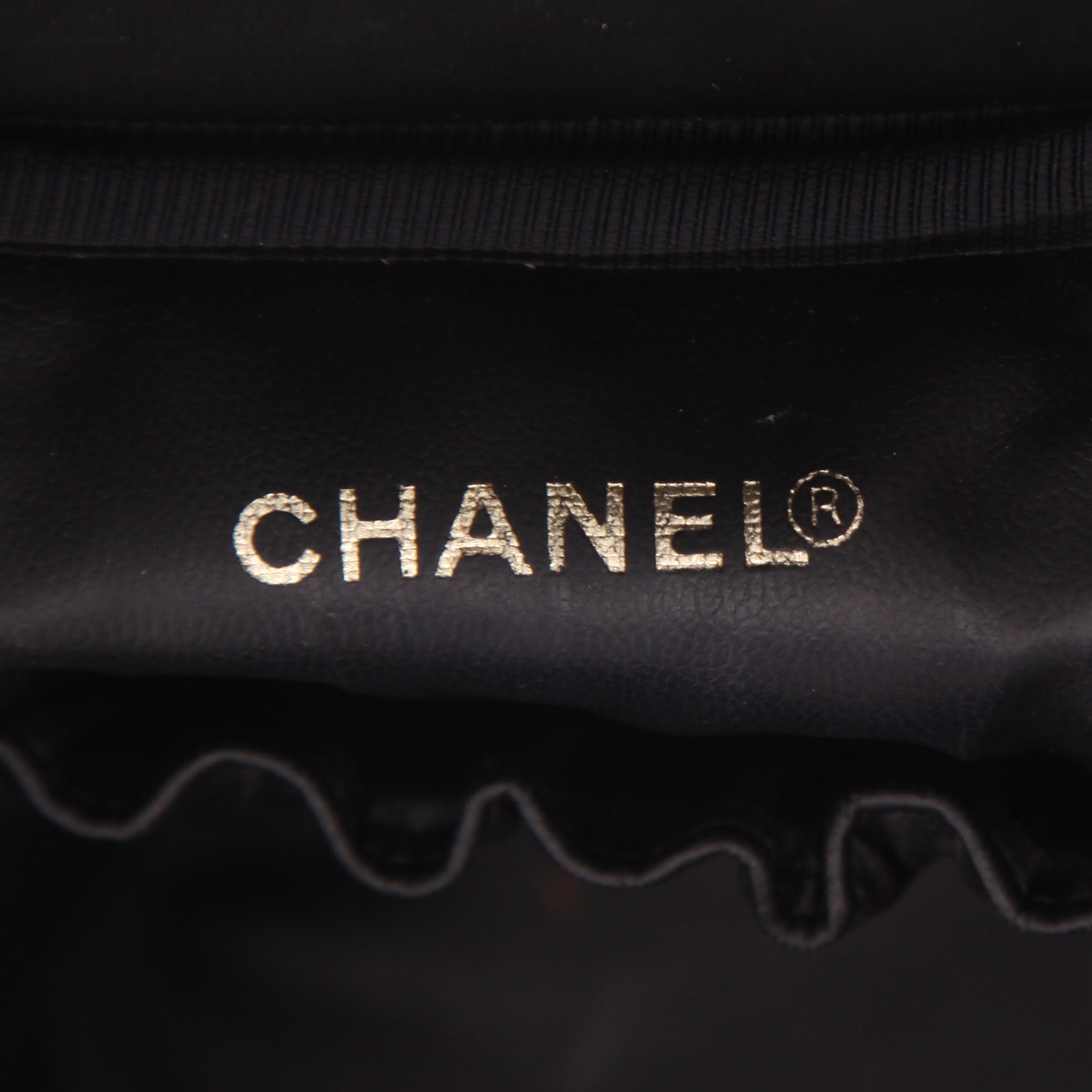 Chanel   vanity case  in black leather - Detail D2