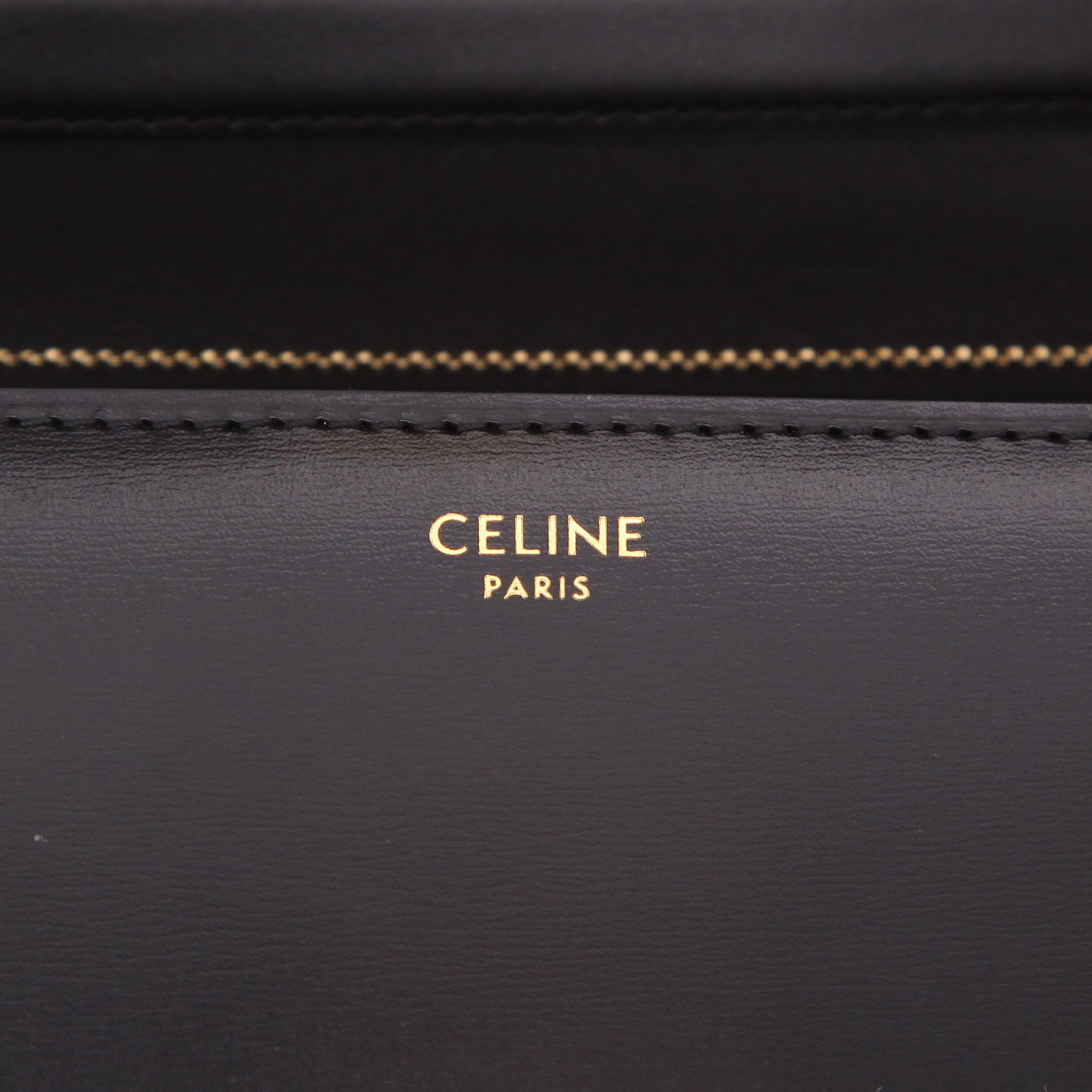 Celine  Classic Box shoulder bag  in black box leather - Detail D2