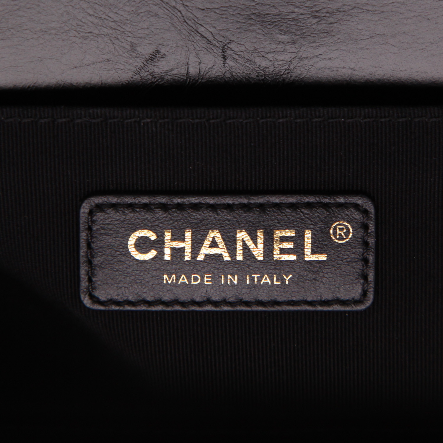 Borsa a tracolla Chanel  Boy in pelliccia e pelle nero - Detail D2